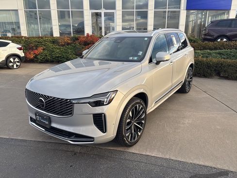 Certified 2025 Volvo XC90 B6 Plus image 11