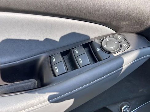 Used 2020 Buick Enclave Essence image 19