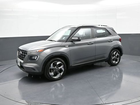 Certified 2022 Hyundai Venue Limited FWD image 10