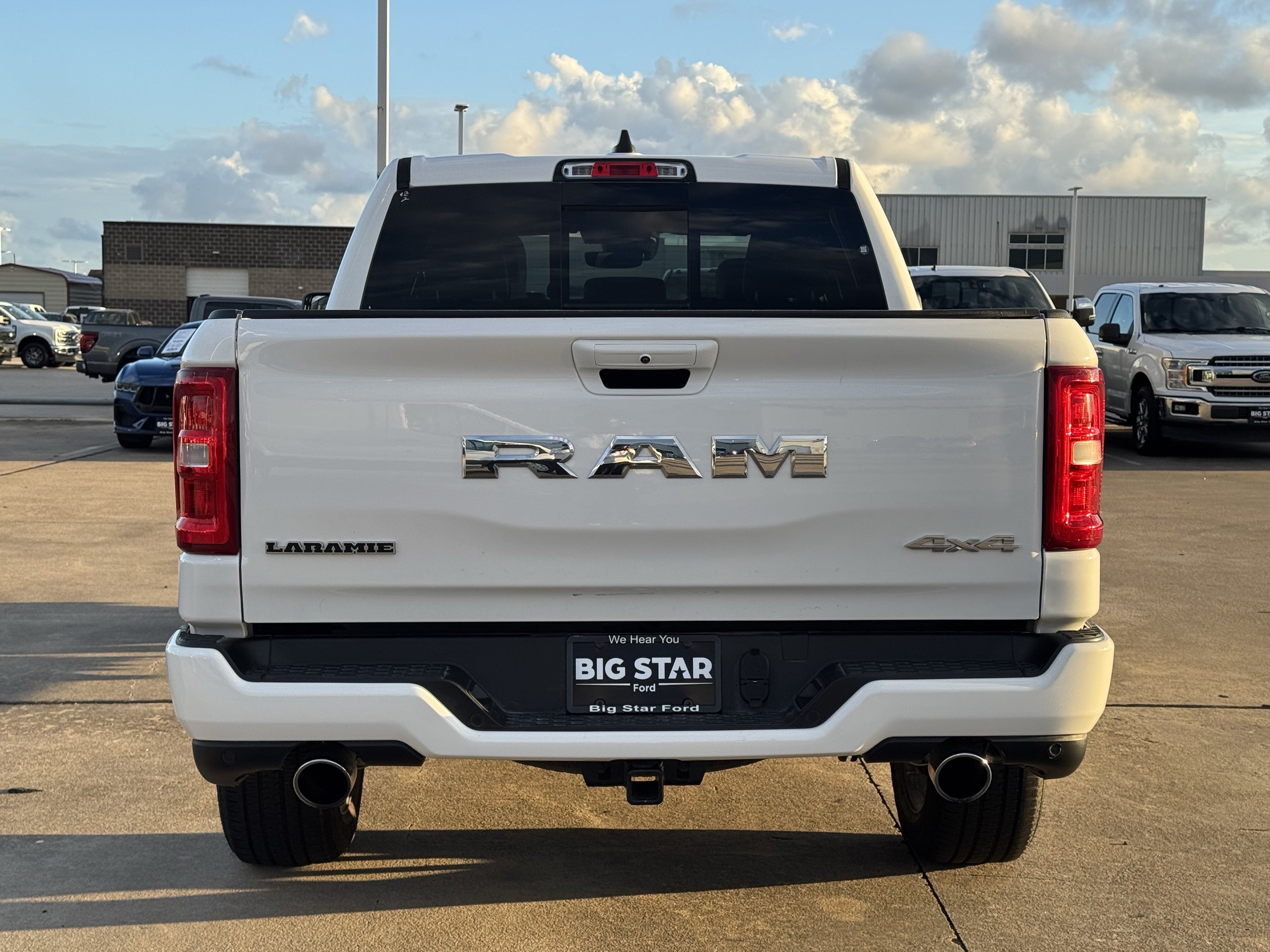 Used 2025 RAM 1500 Laramie w/ Sport Appearance Package AWD/4WD image 9