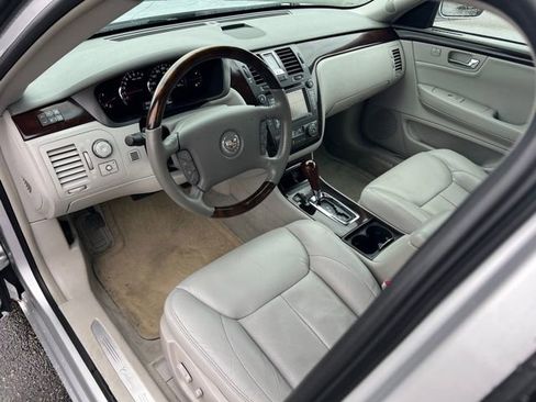 Used 2009 Cadillac DTS w/ Sun And Navigation Package FWD image 13