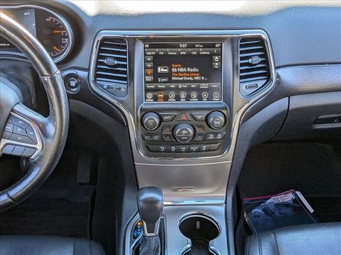 Used 2018 Jeep Grand Cherokee Altitude image 12