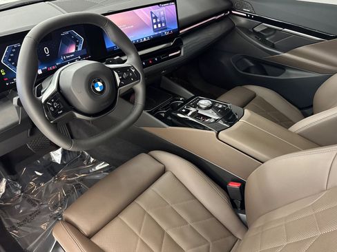 Certified 2024 BMW 530i w/ Convenience Package RWD image 4
