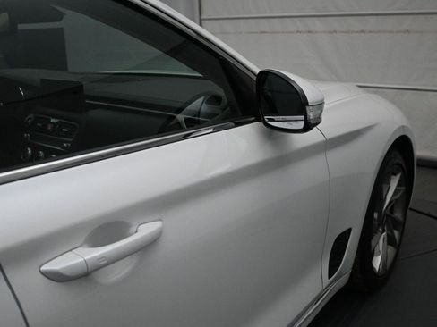 Used 2022 Genesis G70 2.0T image 12