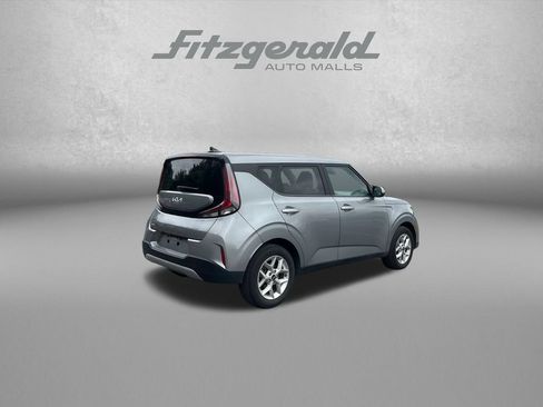 Used 2024 Kia Soul LX w/ Option Group 015 FWD image 7