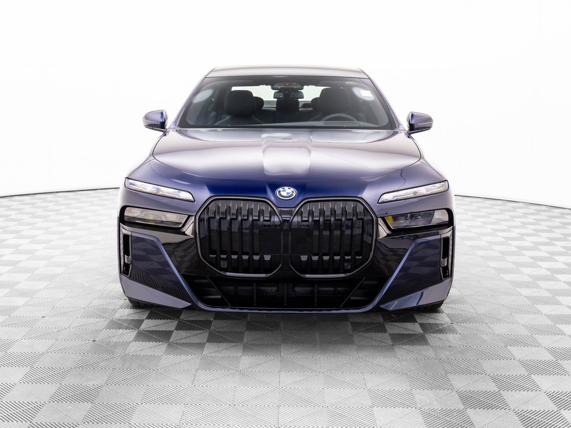 Used 2026 BMW 750e xDrive w/ Executive Package AWD/4WD image 9