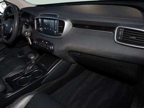 Used 2019 Kia Sorento FWD image 22