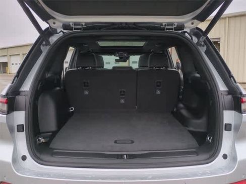 New 2025 Jeep Grand Cherokee Limited image 35