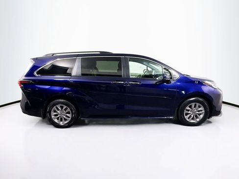 Used 2022 Toyota Sienna XLE image 7