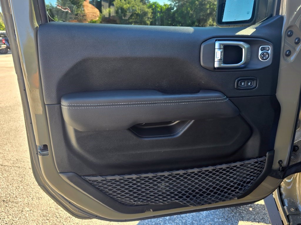 Used 2020 Jeep Gladiator Overland w/ Popular Equipment Package AWD/4WD image 18