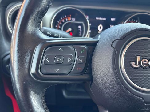 Used 2021 Jeep Gladiator Sport image 12