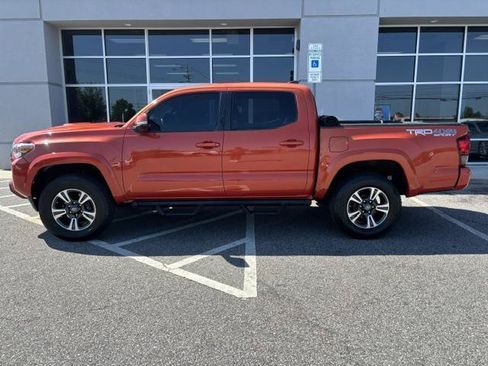 Used 2018 Toyota Tacoma TRD Sport AWD/4WD image 1