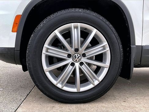 Used 2016 Volkswagen Tiguan SE image 10