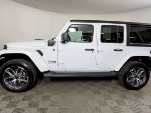 Used 2024 Jeep Wrangler Unlimited w/ Convenience Group AWD/4WD image 10