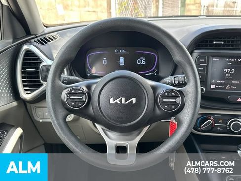 Used 2025 Kia Soul LX w/ LX Technology Package FWD image 28