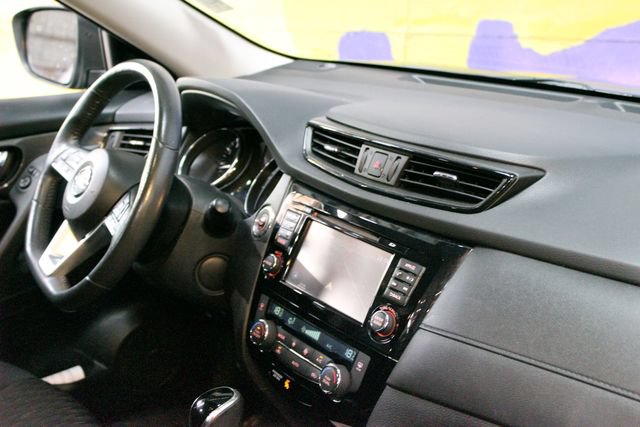 Used 2017 Nissan Rogue SV AWD/4WD image 10