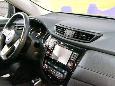 Used 2017 Nissan Rogue SV AWD/4WD image 10