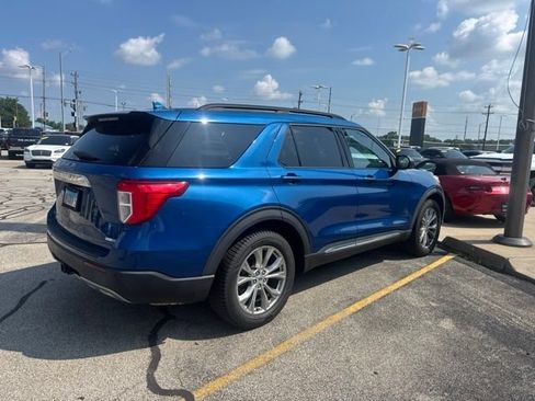 Used 2020 Ford Explorer XLT w/ Equipment Group 202A AWD/4WD image 5