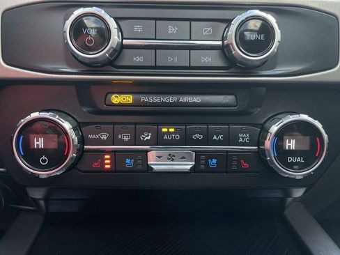 Used 2022 Ford F350 Platinum image 19