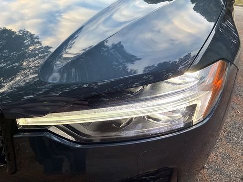 Used 2023 Volvo XC60 B6 Ultimate w/ Protection Package Premier image 11