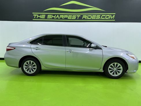 Used 2017 Toyota Camry LE FWD image 11