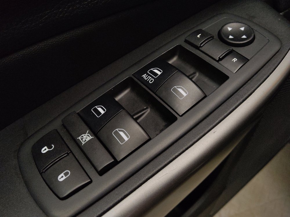 Used 2019 Jeep Cherokee Latitude w/ Popular Appearance Group FWD image 27
