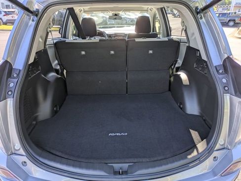 Used 2018 Toyota RAV4 XLE FWD image 13