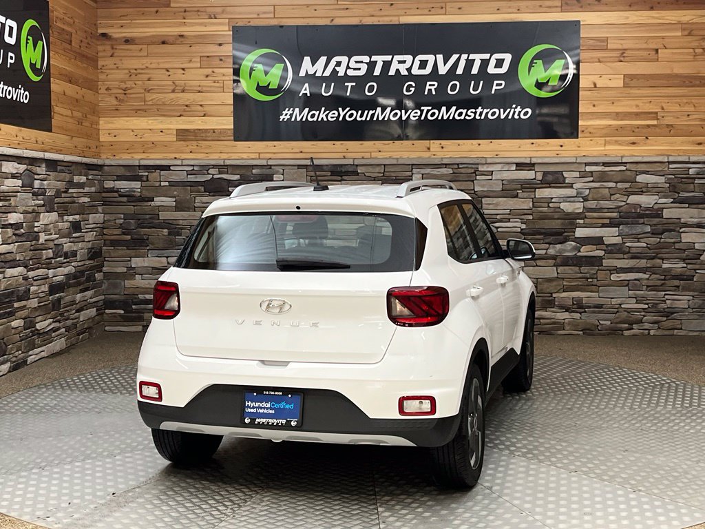 Used 2024 Hyundai Venue SEL FWD image 16