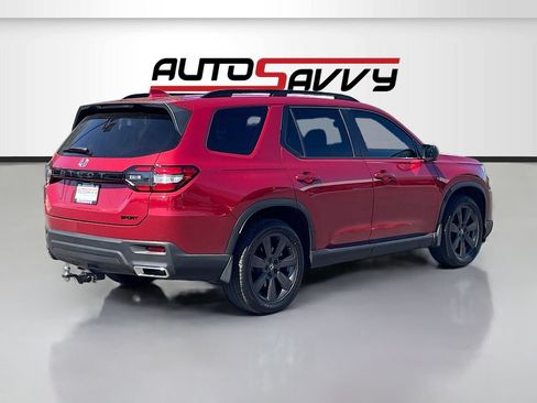 Used 2025 Honda Pilot Sport image 7