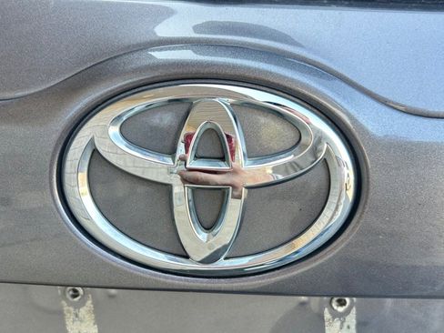 Used 2019 Toyota Highlander SE image 25