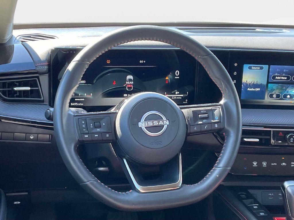Used 2025 Nissan Kicks SR AWD/4WD image 16