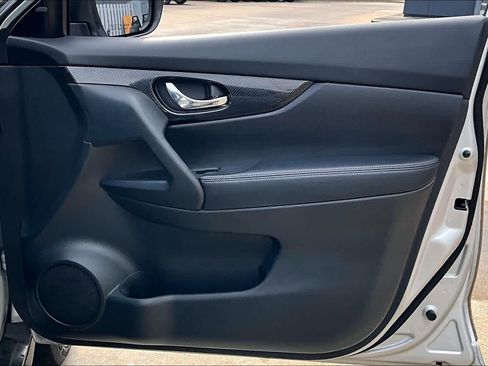 Used 2020 Nissan Rogue SL image 21