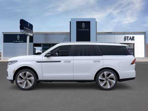 New 2026 Lincoln Navigator Black Label AWD/4WD image 3