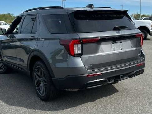 Used 2025 Ford Explorer ST-Line w/ ST-Line Street Pack image 7