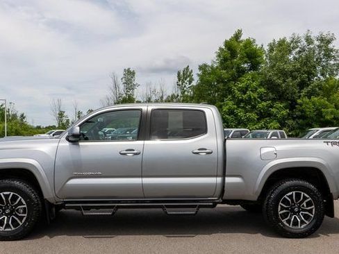 Used 2022 Toyota Tacoma TRD Sport AWD/4WD image 9