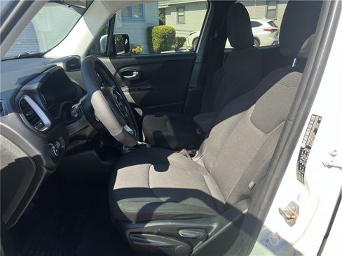 Used 2017 Jeep Renegade Latitude FWD image 14