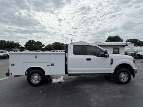 Used 2018 Ford F250 XL w/ Power Equipment Group AWD/4WD image 4