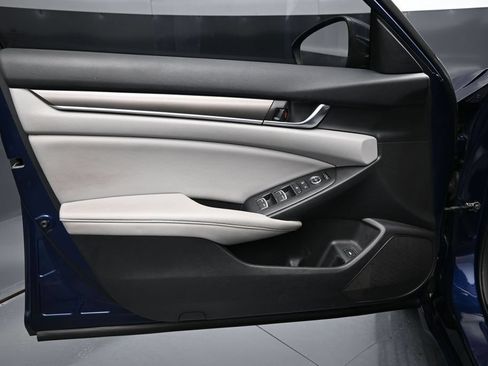 Used 2018 Honda Accord LX image 10