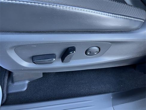 Used 2025 Nissan Pathfinder SL image 10