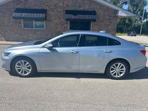 Used 2017 Chevrolet Malibu LT FWD image 10