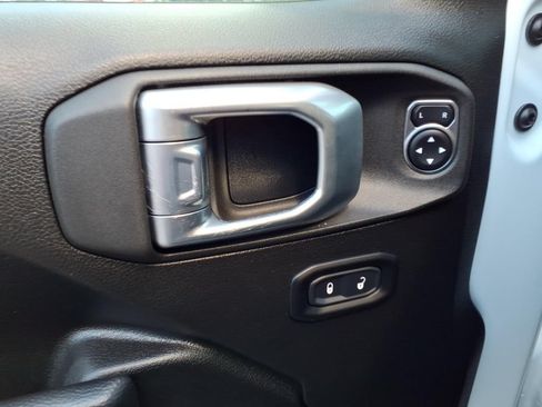 Used 2022 Jeep Gladiator Sport AWD/4WD image 18