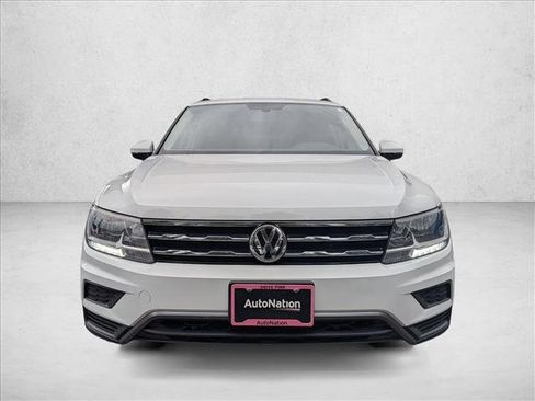 Used 2020 Volkswagen Tiguan SE image 2