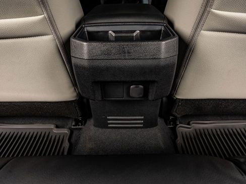 Used 2025 Toyota Tacoma SR5 image 33