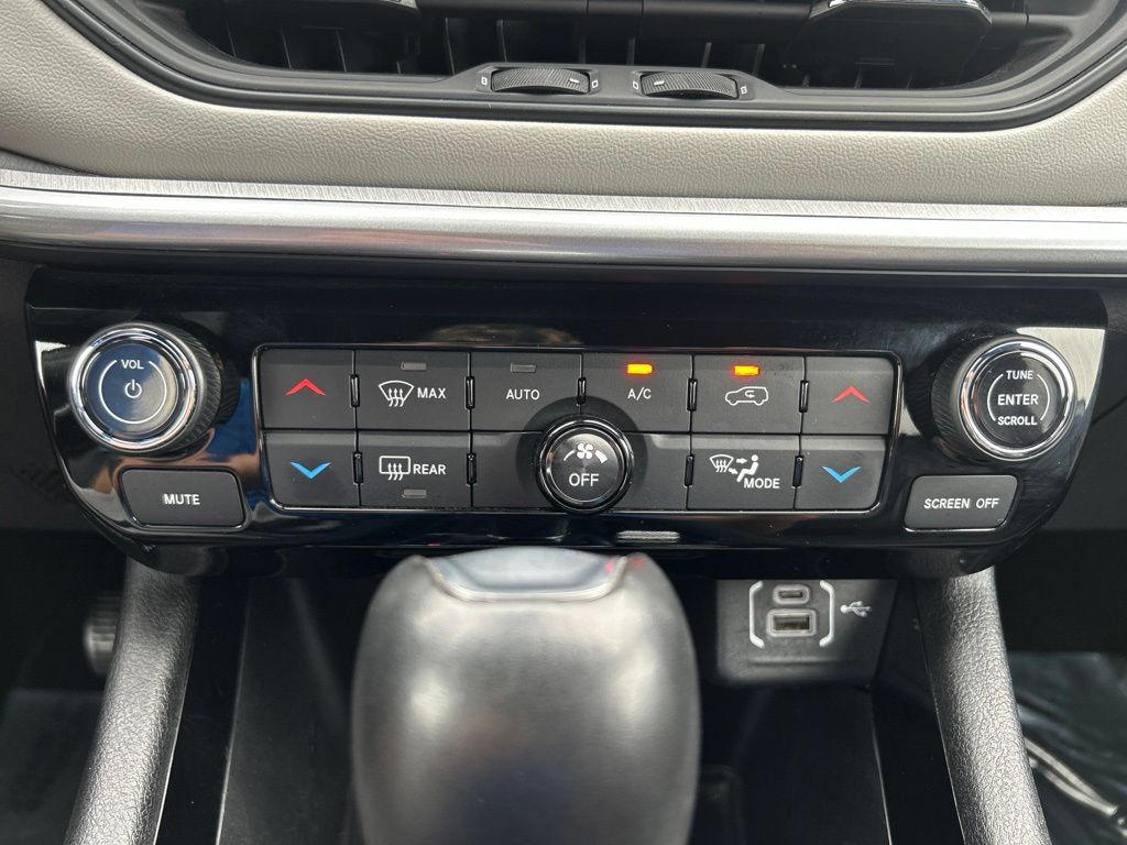 Used 2025 Jeep Compass Limited AWD/4WD image 31