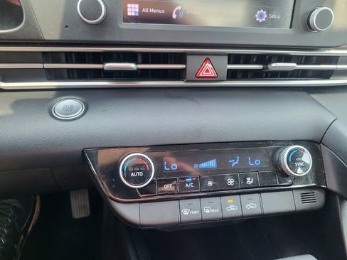 Used 2022 Hyundai Elantra SEL FWD image 17