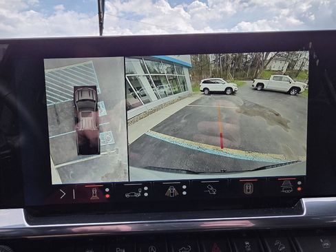 Used 2024 Chevrolet Silverado 1500 LT Trail Boss w/ Convenience Package II AWD/4WD image 17