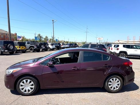 Used 2017 Kia Forte LX image 5