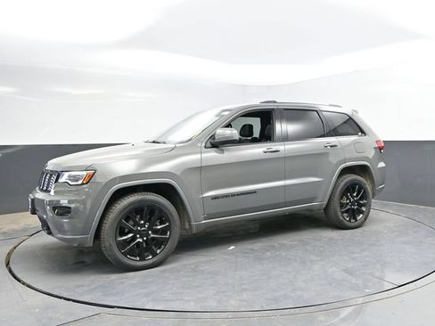 Used 2020 Jeep Grand Cherokee Altitude AWD/4WD image 9