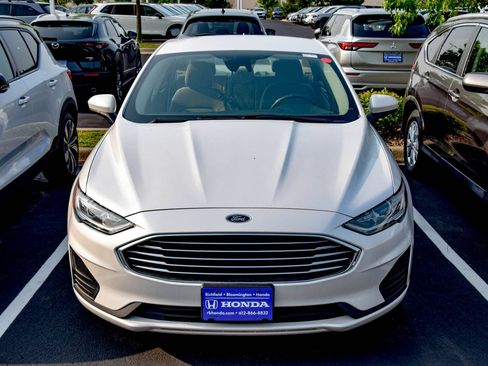 Used 2019 Ford Fusion SE FWD image 2