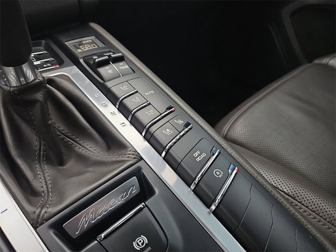 Used 2016 Porsche Macan S image 26